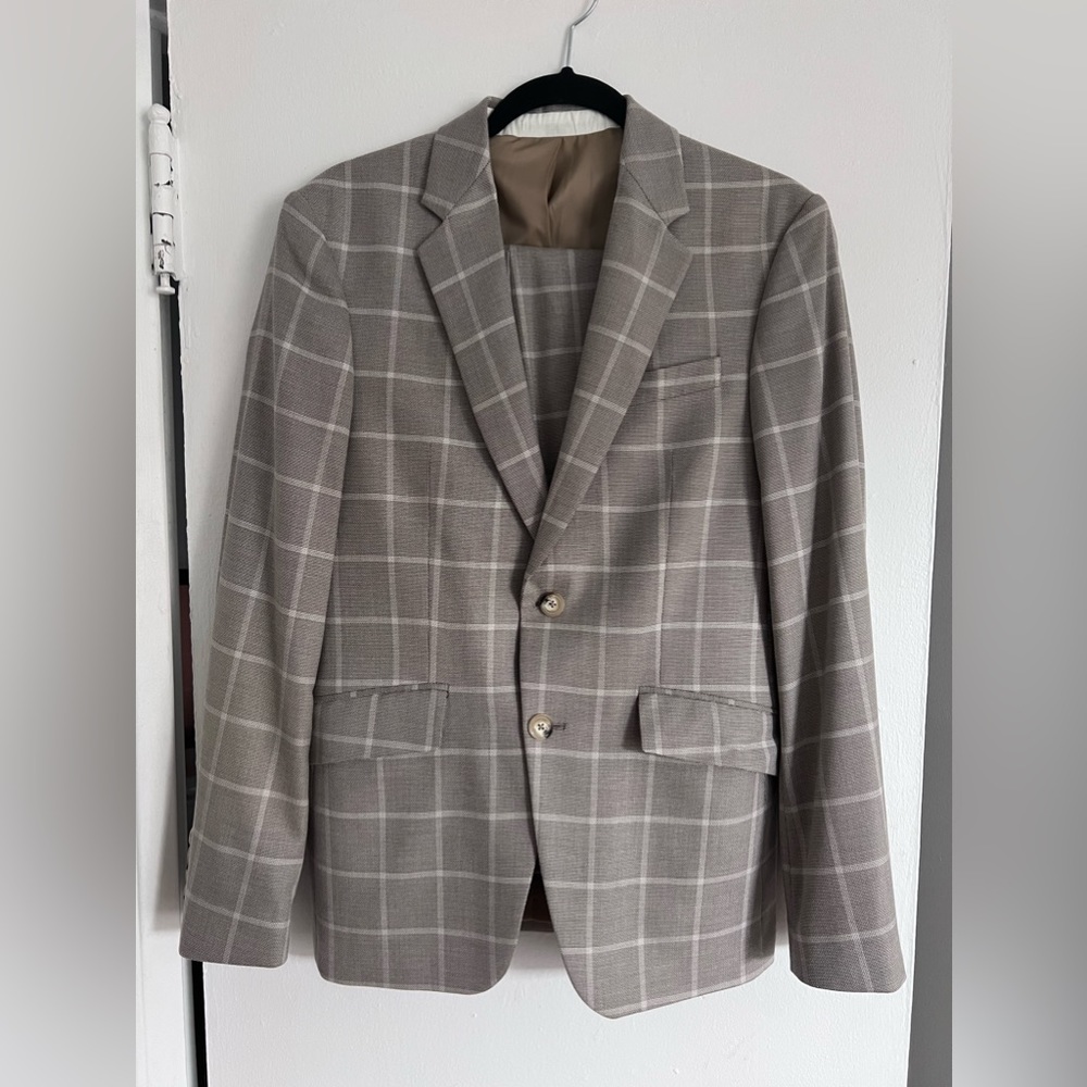 Zara Men’s Tan Suit